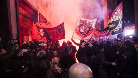 Il primo coro dei tifosi del Milan per Mario Balotelli