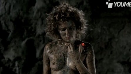 Valeria Golino nuda per Greenpeace: spot choc contro la moda che inquina