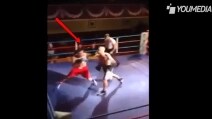 Video shock - Pugile si spezza un braccio durante un incontro di boxe