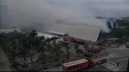 Incendio al Latin America Memorial di Niemeyer a San Paolo