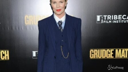 Torna di moda il look da maschiaccio, Kim Basinger e Julia Roberts sexy in smoking e gessato