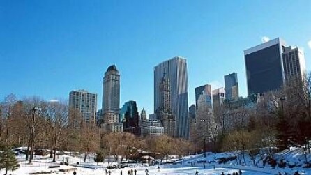 Lo spettacolo della neve a New York, la magia di Central Park