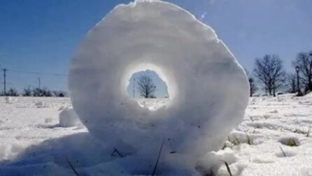 Usa, il grande freddo genera gli snow rollers, misteriosi rulli di neve soffice