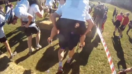 Wife Carrying Race: la corsa con la moglie sulle spalle