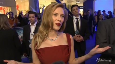 Scarlett Johansson alla prima londinese di "Captain America": la pancia è invisibile