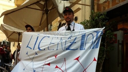 Roma, i lavoratori dell'Autogrill: "Licenziati via fax"