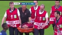 Portogallo-Francia, Cristiano Ronaldo esce in lacrime: portato fuori in barella