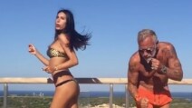 Balli scatenati per Gianluca Vacchi e la sua sexy fidanzata
