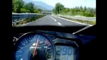 Percorre in moto la Salerno - Napoli a 300 km/h in 7 minuti e posta il video