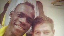 Balotelli da Milano a Liverpool in un video