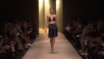 Abiti scollati e shorts, la collezione iperfemminile di Guy Laroche