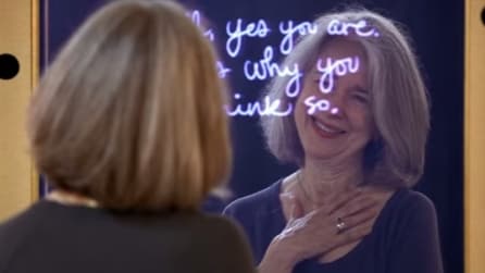 Lo specchio che aiuta le donne a vedersi sotto una luce migliore