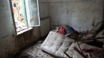 Carrara, parlano i superstiti: "Eravamo sul tetto, siamo vivi per miracolo"
