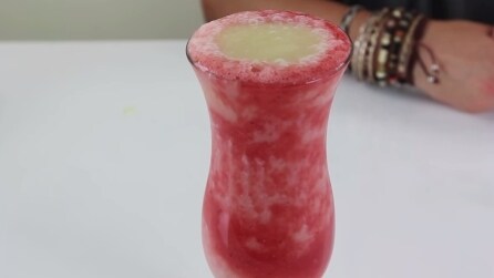 Si chiama "colata lavica" ed è un cocktail alla frutta buonissimo