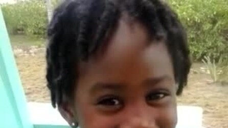 Il compagno di scuola la chiama "brutta", lei gli risponde così