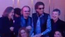 Toto Cotugno ricorda una serata divertente con gli amici a cantare "Felicità"