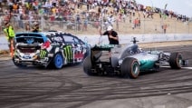 Lewis Hamilton vs Ken Block, se pensate che la Mercedes vince facile vi sbagliate
