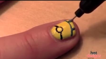 Minions mania: ecco cosa disegna sulle sue unghie