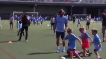 Il Maestro Andrea Pirlo insegna i segreti delle punizioni ai bambini di New York