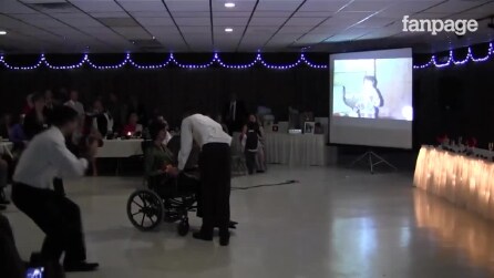 A mãe está na cadeira de rodas mas o que acontece durante o casamento do filho é emocionante