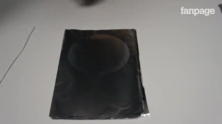 Desenha uma linha no papel alumínio: a decoração perfeita para o Natal