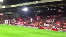L'incredibile atmosfera ad Anfield Road, "You’ll Never Walk Alone" cantato dai tifosi del Liverpool