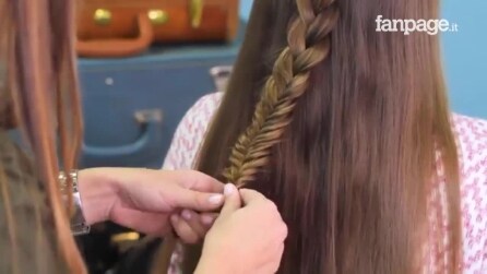Jovem transforma uma simples trança ema uma obra-prima