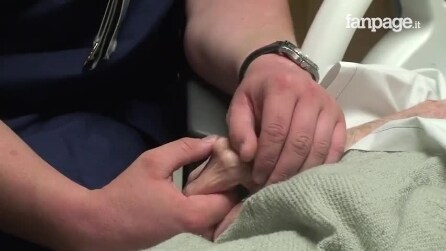 Enfermeiro alivia dor e anima pacientes, confira vídeo comovente