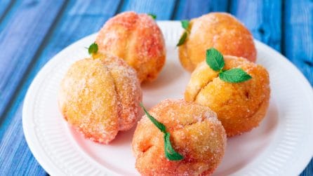 Finte pesche dolci con crema: la ricetta per farle in pochi passi!