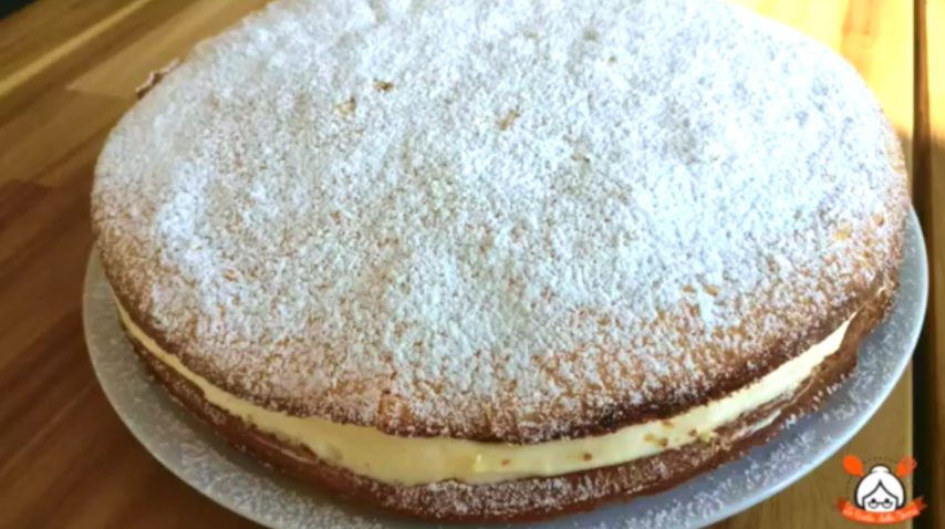 Semplice, gustosa e facile da realizzare: torta con crema al mascarpone