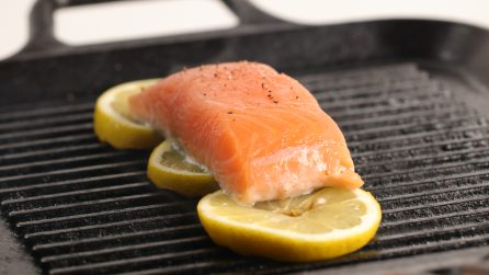Il trucco geniale per grigliare il pesce in modo perfetto!