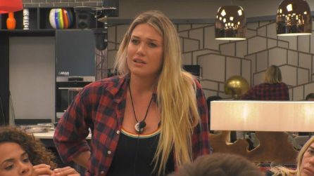 Gf Vip 2018: "Benedetta esponiti di più", la Mazza legge le sue critiche