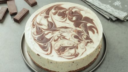 Cheesecake alla stracciatella super golosa: il dessert senza cottura che vi stupirà