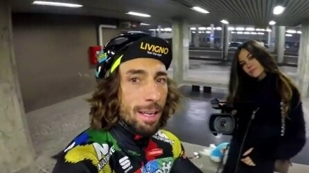 Le acrobazie di Vittorio Brumotti in bici, a riprendere è Giorgia Palmas