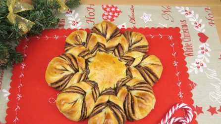 Fiore di panbrioche soffice: perfetto per la colazione di Natale!