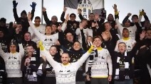 I tifosi della Juve riscrivono 'We wish you a Merry Christmas' e i calciatori la cantano