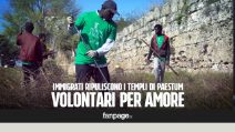 Paestum, immigrati volontari ripuliscono gli Scavi: "Siamo in debito con l'Italia e con chi ci ha salvato"