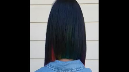 I suoi capelli nascondono un "segreto": quando muove la testa l'effetto sorpresa è assicurato