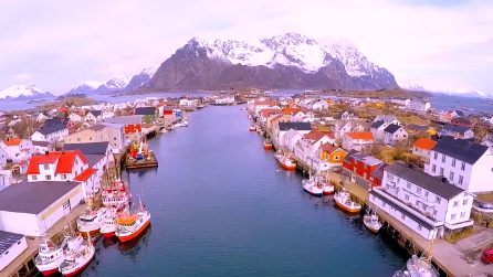 Viaggio nelle splendide isole Lofoten: inverno o estate, il panorama è mozzafiato