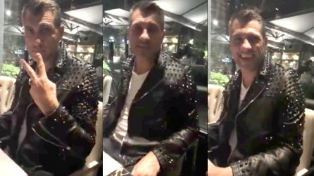 Christian Vieri come Elvis, a cena col giubbotto con le borchie