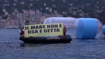 Basta plastica in mare: il "messaggio in bottiglia" di Greenpeace Italia