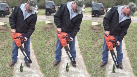 Il "numero da circo" di un uomo con motosega e una bottiglia di birra