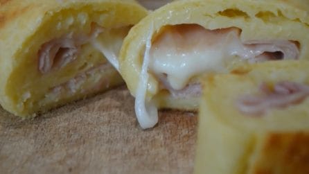 Rotolo di patate dal cuore filante: ottimo come antipasto o contorno