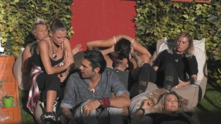 Gf Vip, i concorrenti parlano di amori finiti: "Quando inizia a darti fastidio come mangia è finita"