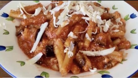 Pasta alla norma con ricotta fresca: una ricetta tradizionale con un ingrediente speciale