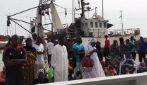 Elpis Nave Ospedale: pazienti in attesa al porto di Banjul