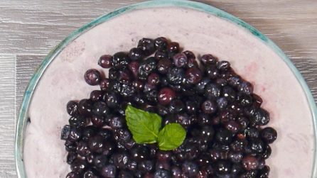Charlotte ai mirtilli: il dolce facile e saporito da preparare in poco tempo!