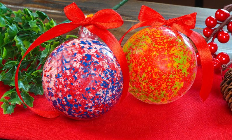 Come Decorare Una Pallina Di Natale Come decorare le palline di Natale con i pastelli a cera
