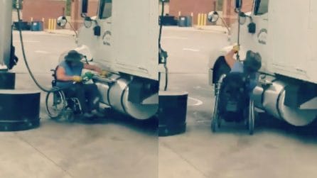 Disabile in carrozzina non può camminare, ma emoziona il mondo con la forza del suo cuore