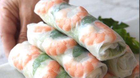 How to prepare shrimp paper rolls with vietnamese sauce